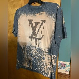 EUC gray t shirt with bleaching and image, size L